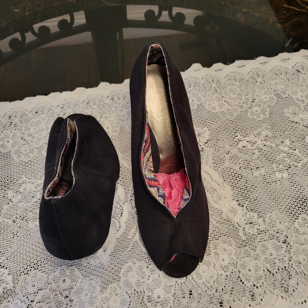 Christian Siriano Shootie Bootie. Size 7.5. Black